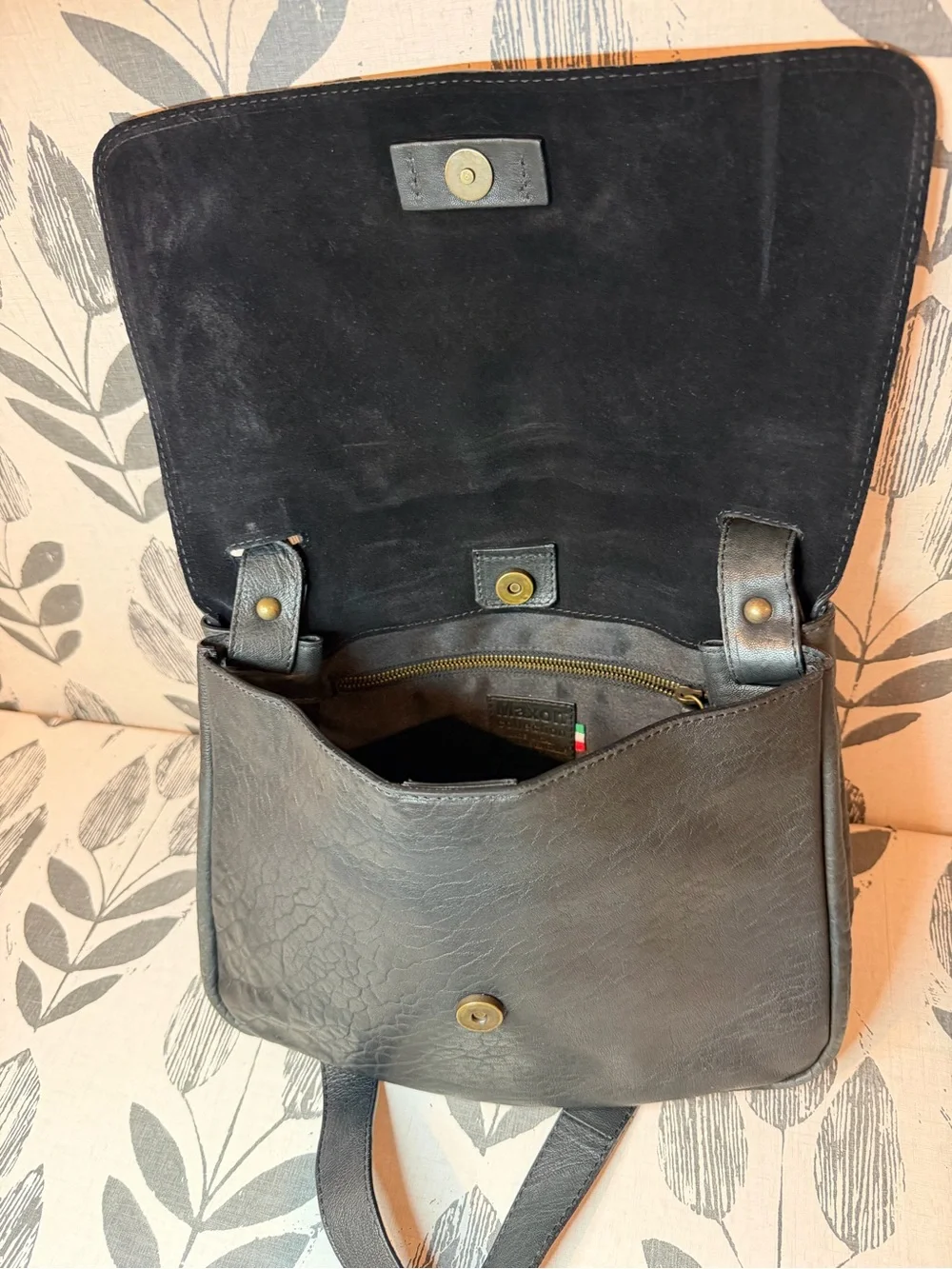 Max On Collection genuine leather messenger bag made in Italy.